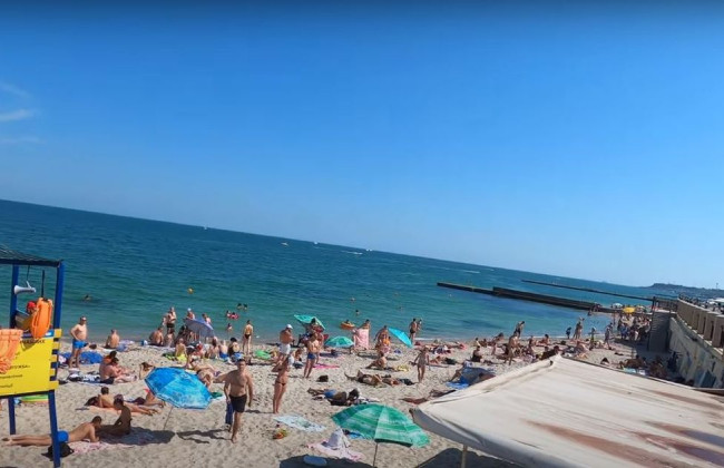 Пару, которая устроила интим на одесском пляже, отправили под домашний арест