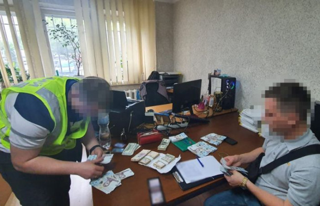 У Києві підприємець продавав позашляховики, ввезені в Україну у якості гуманітарної допомоги для потреб ЗСУ: фото