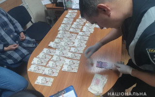 «Відкати» за перемогу у тендерах: на Запоріжжі затримали директора комунального закладу облради