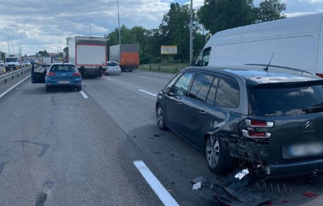 На Столичном шоссе произошло масштабное ДТП