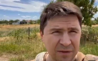 Подоляк посетил позиции ВСУ на Херсонщине и сообщил, чего не хватает для освобождения юга: видео
