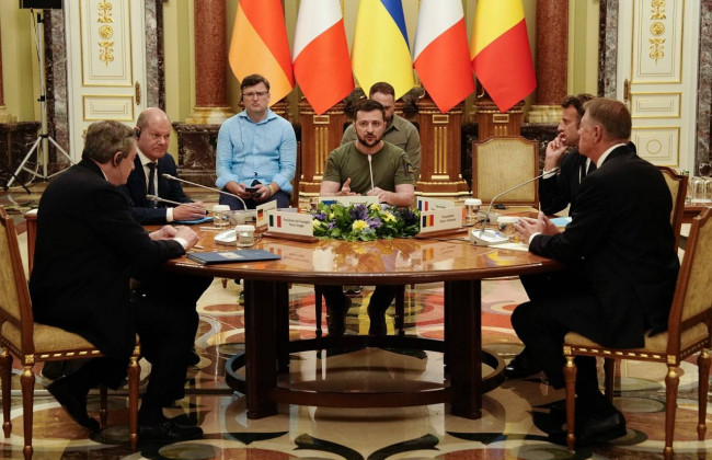 Зеленский начал переговоры с Макроном, Шольцем и Драги: видео встречи