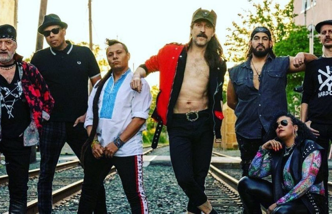 Американская группа Gogol Bordello посвятила песню украинской теробороне, видео