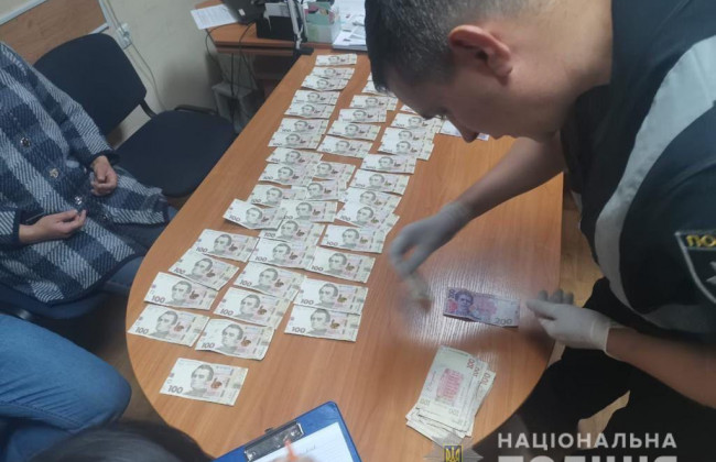 «Відкати» за перемогу у тендерах: на Запоріжжі затримали директора комунального закладу облради