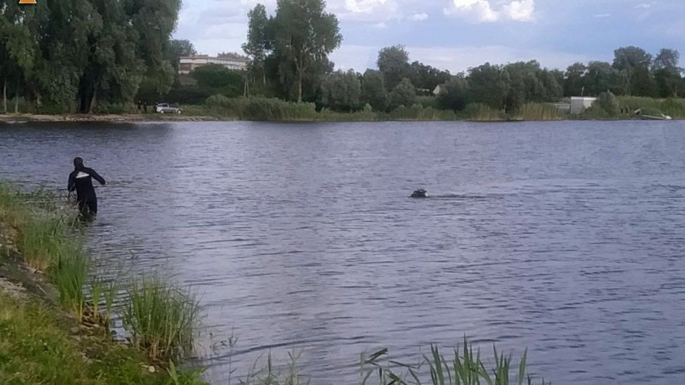 На Київщині потонув 15-річний хлопець під час купання на озері