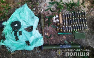 На Київщині окупанти «забули» арсенал зброї – поліція, фото