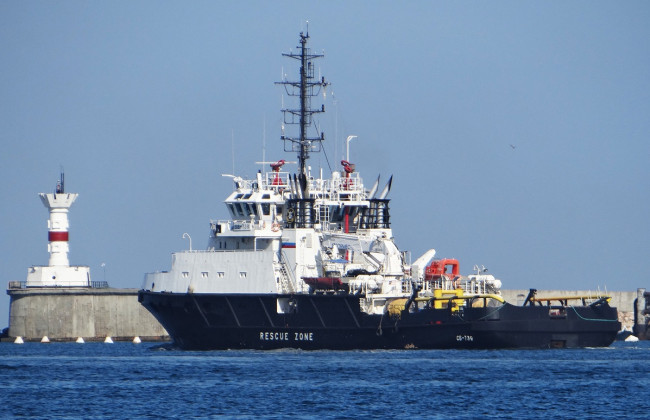 Украинские защитники подбили вражеский буксир «Василий Бех»: видео