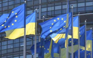 Еврокомиссия рекомендовала предоставить Украине статус кандидата в члены ЕС