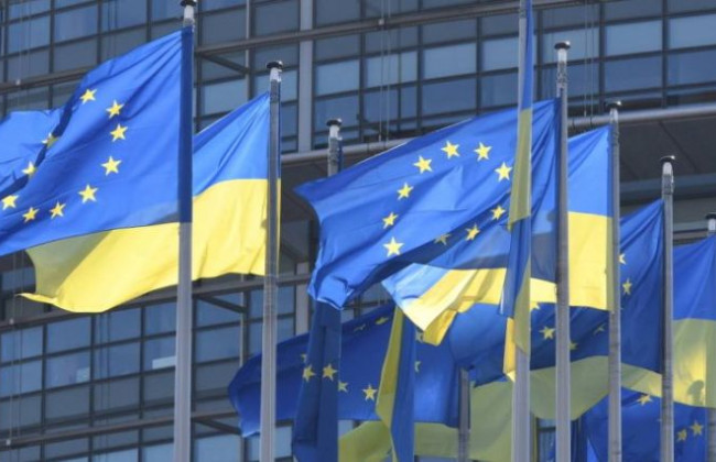 Еврокомиссия рекомендовала предоставить Украине статус кандидата в члены ЕС
