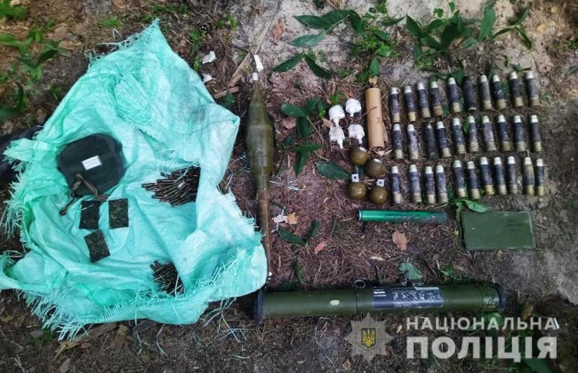 На Київщині окупанти «забули» арсенал зброї – поліція, фото