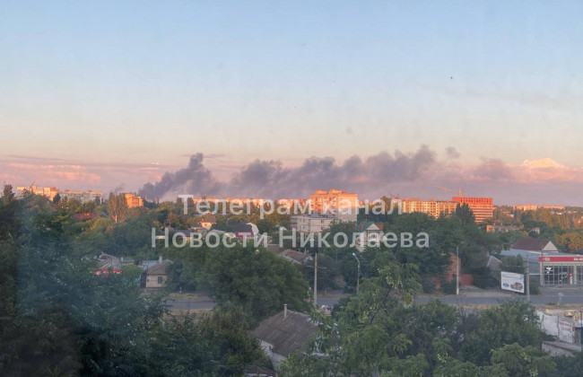 Ракетный удар по Николаеву: вспыхнул сильный пожар, видео