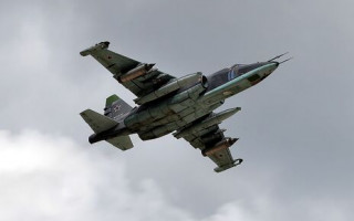 На Донбассе сбили российский самолет Су-25