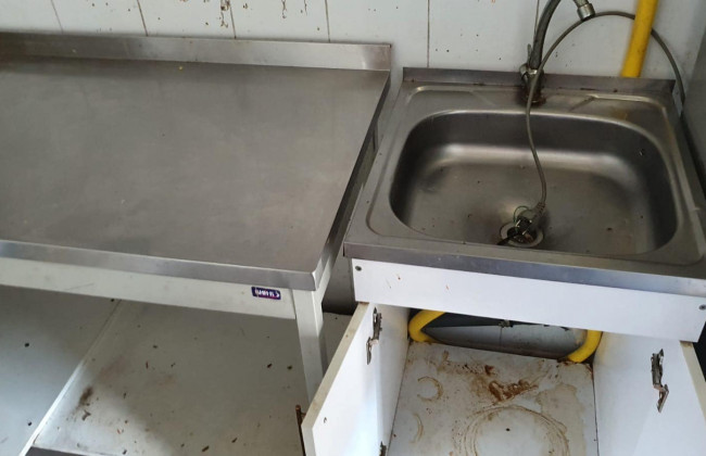 Потрапили до лікарні після покупки шаурми у Києві: у Держпродспоживслужбі розповіли подробиці