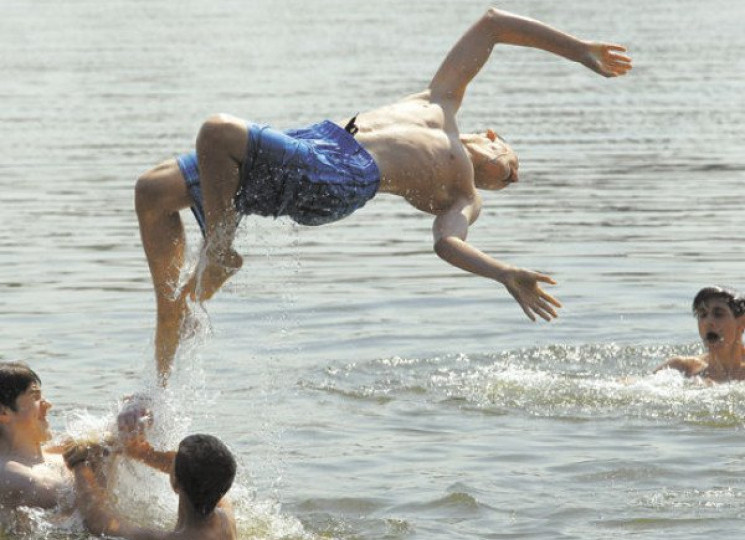 На Львівщині починається водний сезон: які пляжі відкриті для купання