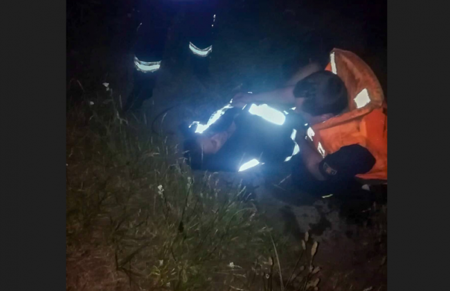 Рятувальники у Києві врятували жінку, яка заплуталась у рибальських сітках у водоймі