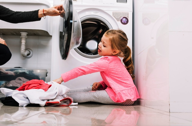 На Полтавщині дівчинка напилася засобу для прання і потрапила до реанімації