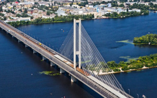 В Киеве Южный мост закрыли для частного транспорта