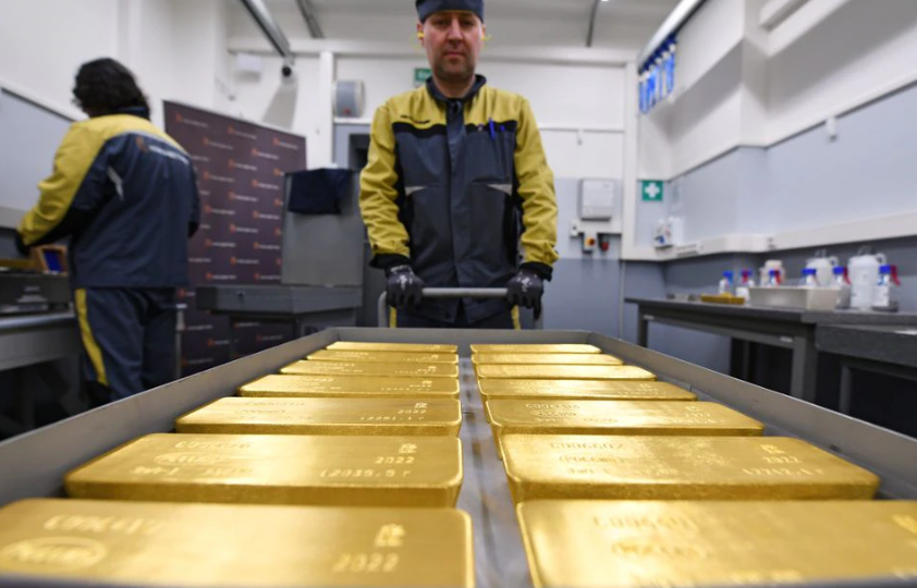 Швейцарія вперше з початку війни купила російське золото, яке може потрапити під санкції ЄС