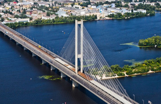 В Киеве Южный мост закрыли для частного транспорта