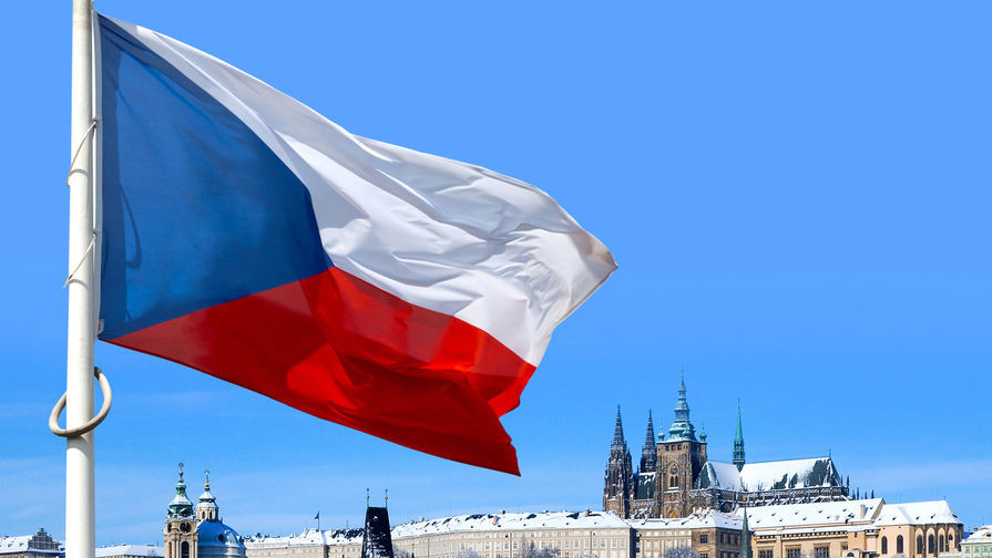 Чехия не будет выдавать визы россиянам и белорусам до конца марта 2023 года