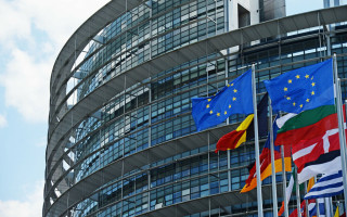 Европарламент принял резолюцию о предоставлении Украине статуса кандидата на вступление в ЕС