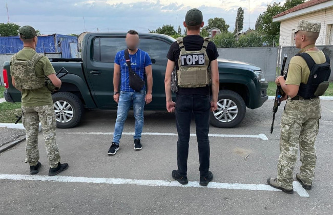 Організувала незаконне переправлення осіб через кордон: на Одещині викрили жінку
