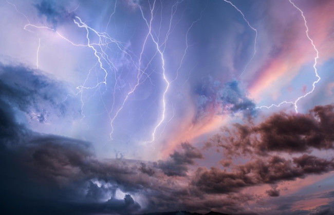 Частину України накриють короткочасні дощі, а подекуди з грозами: карта