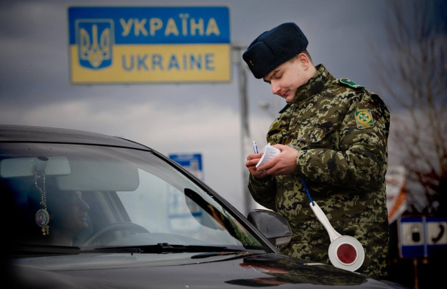 У «Слузі народу» пропонують на законодавчому рівні закріпити заборону виїзду чоловіків призовного віку за межі України на час воєнного стану