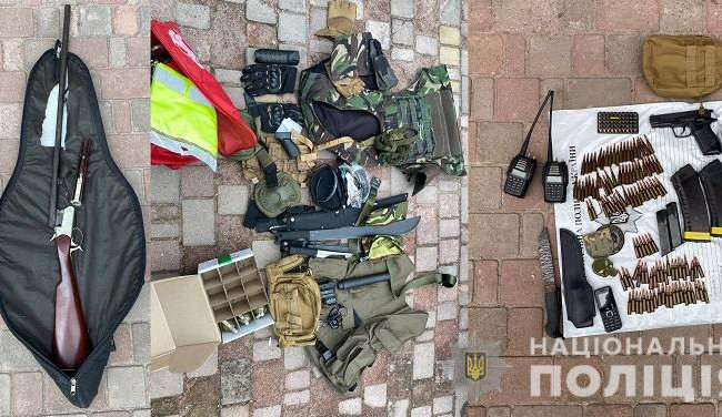 Скрывал свое гражданство и имел арсенал оружия: в Киеве задержали россиянина