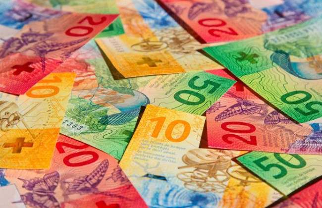 Українці зможуть обміняти гривню на франки у банках Швейцарії