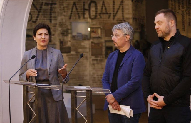 ДБР знайшло в офісі екснардепа Горбатова колекцію історичних артефактів: Венедіктова та Монастирський показали фото