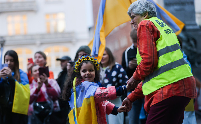На какие выплаты стоит рассчитывать украинским беженцам в Чехии