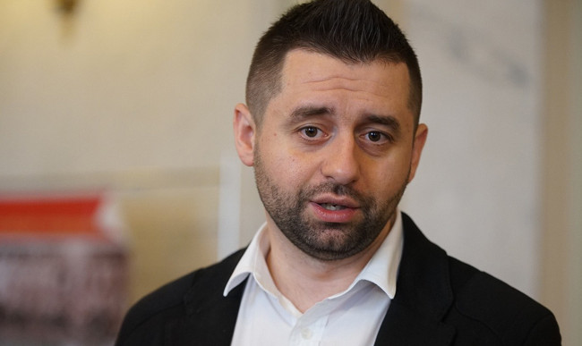 Арахамія: Росія має бути повністю відрізана від можливості отримувати, зберігати американські долари