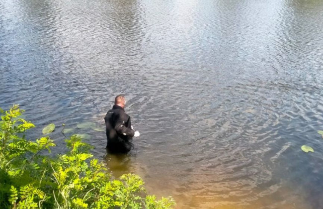 В Киеве из Днепра достали тело мужчины