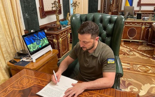 Зеленський звільнив послів України в Ірані, Грузії, Словакії, Португалії та Лівані