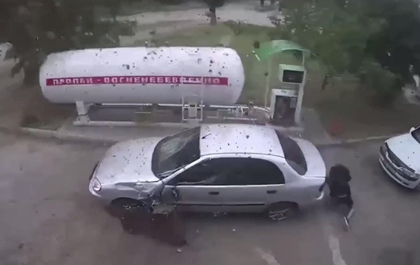 Ракетный удар по Николаеву попал на видео: «прилетело» на территорию АЗС