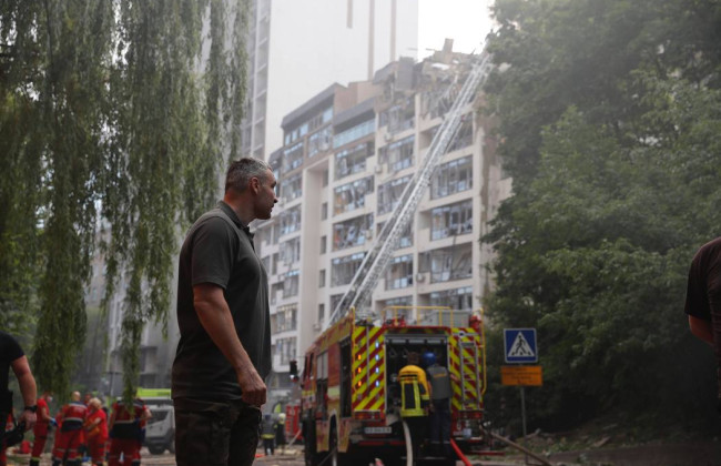 Ракетний удар по житловому будинку в Києві: розбір завалів триває, — Кличко