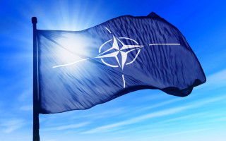 НАТО обсуждает крупнейшее развертывание войск со времен холодной войны, — СМИ