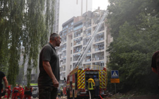 Ракетний удар по житловому будинку в Києві: розбір завалів триває, — Кличко