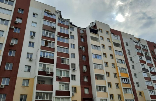 Войска РФ обстреляли Харьков: повреждена больница и жилой сектор, фото