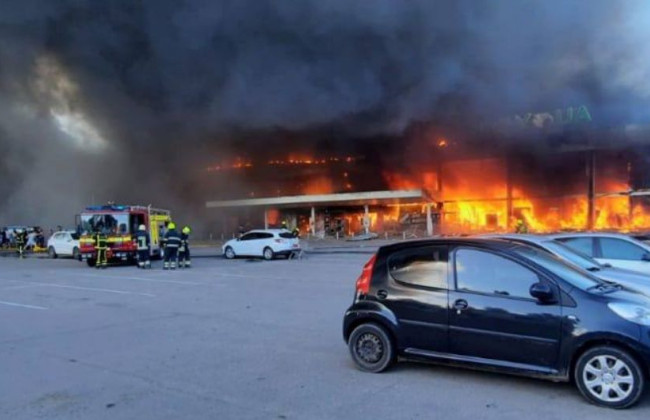 Появилось видео изнутри горящего ТРЦ в Кременчуге