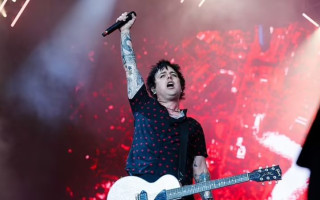 Фронтмен группы Green Day больше не хочет быть американцем из-за запрета абортов
