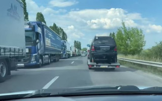 В Украину массово везут «евробляхи»: на границе километровые очереди