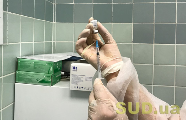 Кабмін скоротив видатки на вакцинацію від COVID-19 на понад 700 мільйонів гривень