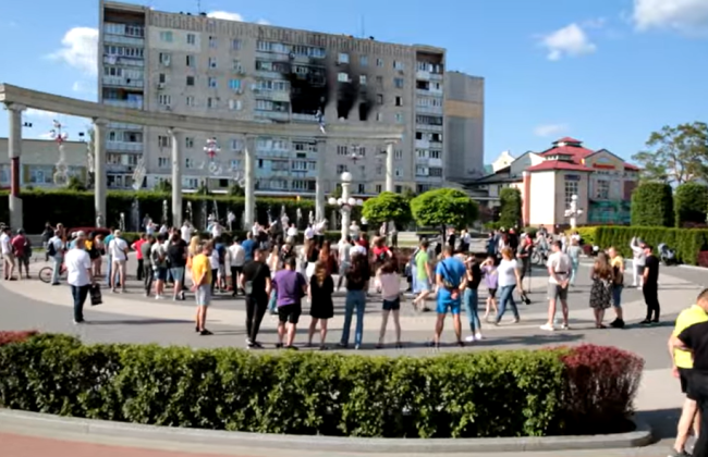 Ой, у лузі червона калина: поліцейські заспівали разом з жителями незламного міста Ірпінь, відео