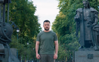 Володимир Зеленський привітав українців з Днем Конституції, відео