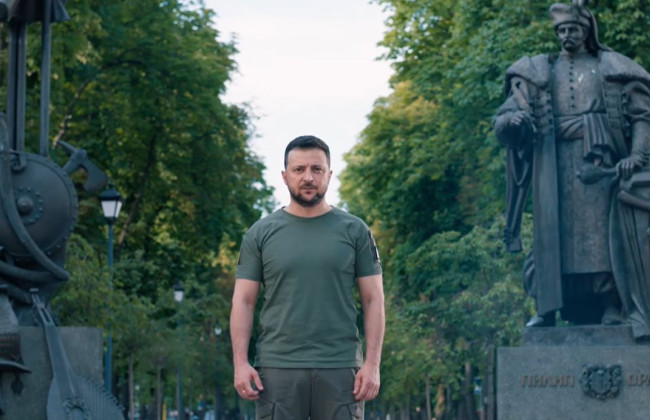 Володимир Зеленський привітав українців з Днем Конституції, відео