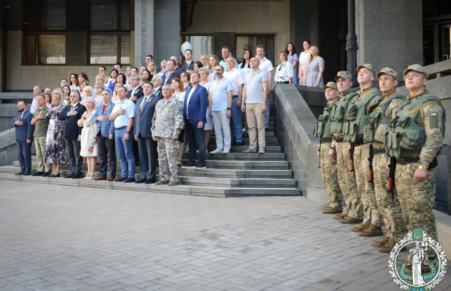 З нагоди Дня Конституції у КСУ відбулася церемонія підняття Державного Прапора України, фото