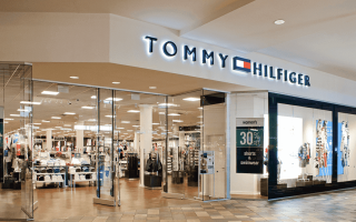 Компанія, яка розвиває бренди Tommy Hilfiger та CK розглядає можливість продажу свого бізнесу в РФ