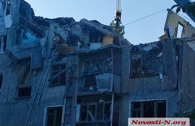 В Николаеве ракета попала в многоэтажный дом
